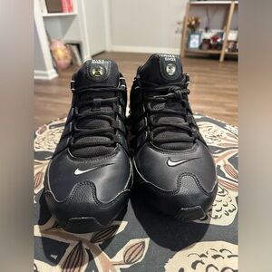 Worn no more than 4X Men’s 10 1/2 Nike Shox